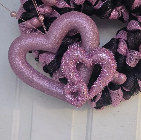 Heart-Shaped Pink and Black Wreath Valentine's Day Decor